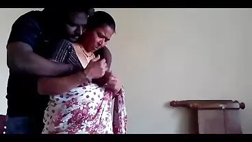 লাহোর বিশ্ববিদ্যালয়ের তামিল চোদা চুদি শিক্ষার্থীরা তাদের সহপাঠীর সাথে চোদাচুদি করে